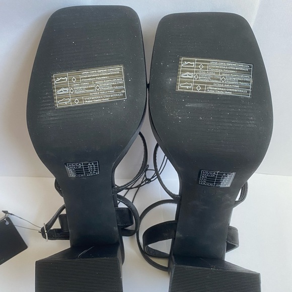 Black Open Toed Platform High Heels - Picture 3 of 4